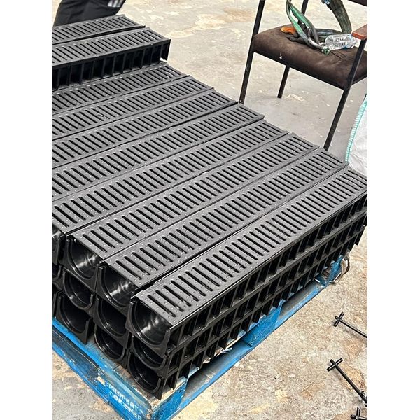 Plastic Channel Pack 1m Lengths (3 x Channels + Accessory Pack)