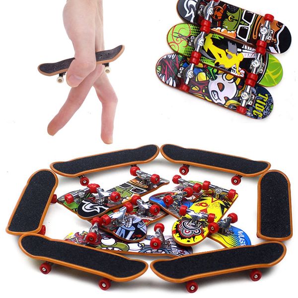 ZLXFT Finger Skateboard,Spielzeug Finger Skateboard,Fingerboard,Mini Fingerskateboards Set,Finger Spielzeug Finger Skate Boarding Skatepark Spielzeug für Kinder Ideal für Weihnachten Mitgebsel