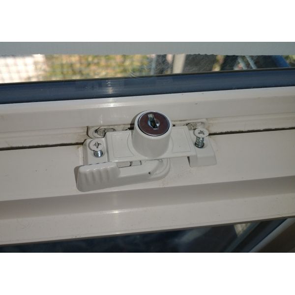Defender Security U 9933 Keyed Child-Proof Sash Lock 2-1/4" Hole Centers 2Pk New