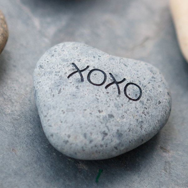 XOXO Engraved Stone Heart Shaped Inspirational Sandblast Stone, Perfect Gorgeous Unique Gift Ideas, Natural Beach Pebble Rock