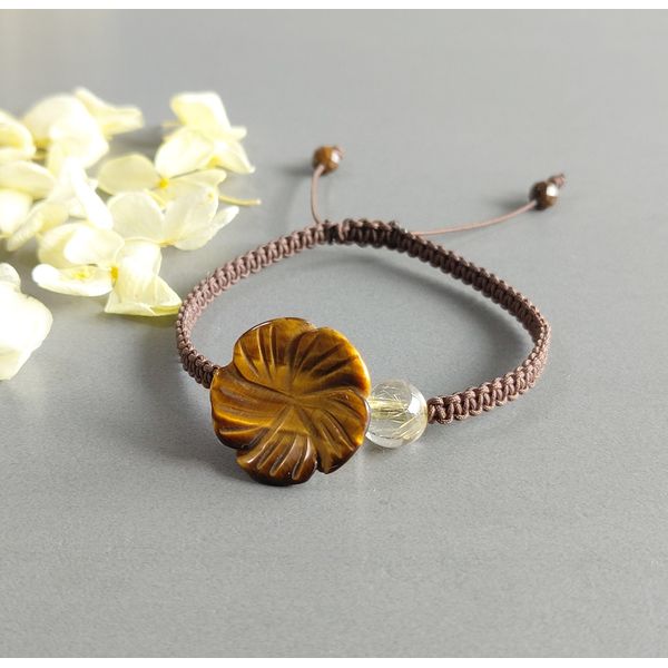 Trumpet Flower &amp; Gold-Stitched Crystal Knot Bracelet Bringing Good News