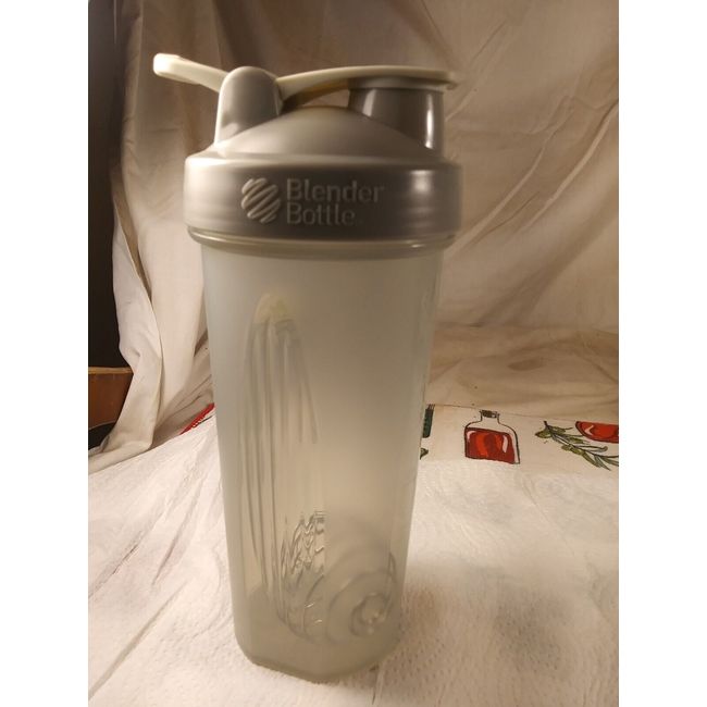 BlenderBottle Classic V2 Shaker Bottle Perfect for Protein Shakes and Pre Workout, 20oz, Full Color Tan