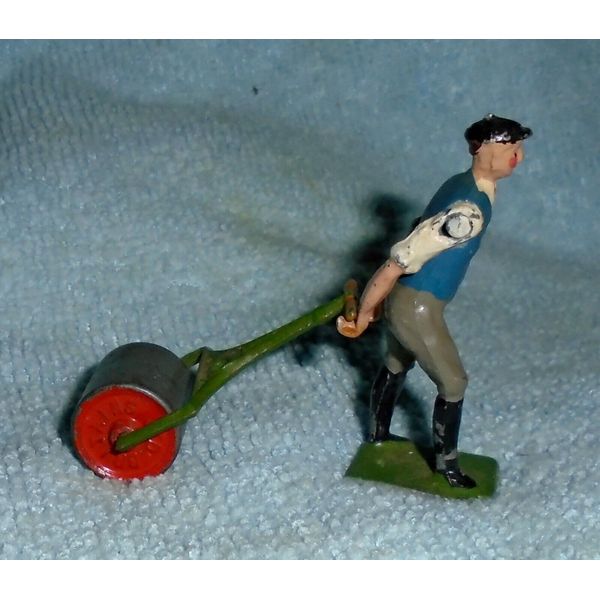 Vintage Britains Lead "Man Pulling Garden Roller" #5032 Near Mint Cond. F/S