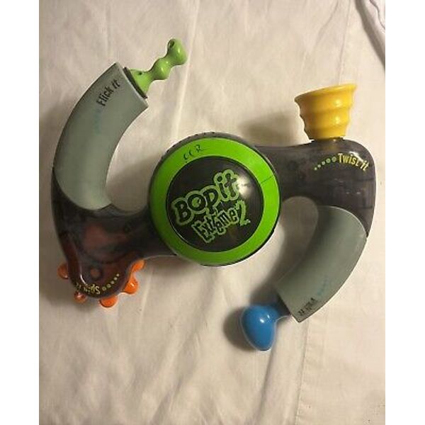 Bop It Extreme 2 Handheld Electronic Talking Interactive Toy Game Hasbro 2002