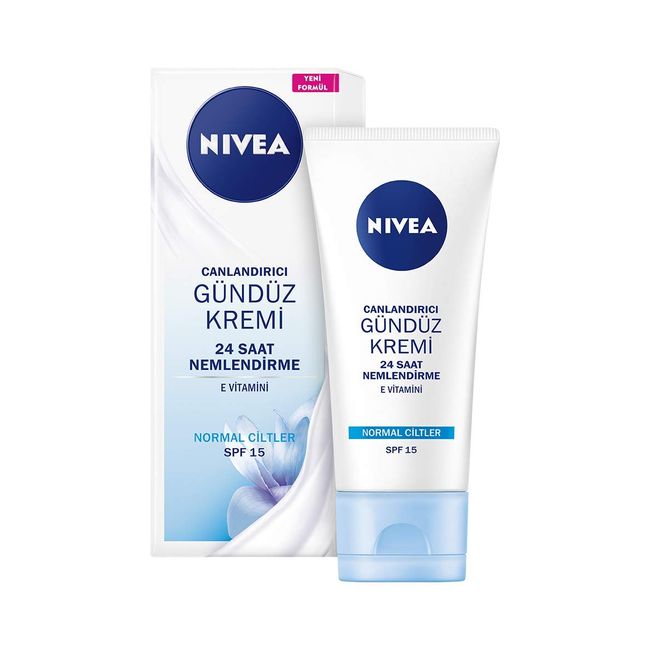 NIVEA Essentials Canlandırıcı Gündüz Yüz Bakım Kremi, 50 ml, Normal Ciltler, E Vitamini, Lotus Çiçeği, Doğal Manolya Özü ile 24 Saat Yoğun Nemlendirme, SPF15 Güneş Koruması