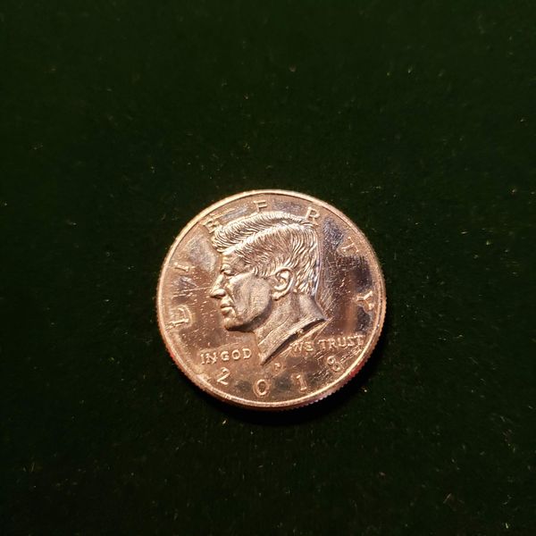 Expanded Shell Half Dollar (Special Gimmick Coin Used for Coin Magic) Magic Tricks