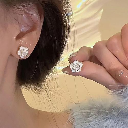 Sttiafay Vintage Pearl Flower Earrings Camellia Flower Stud Earrings Enamel White Flower Petal Earrings Gold Pearl Stud Earrings Jewelry for Women and Girls