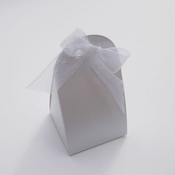 10 x White Pearlescent Round Top Wedding Favour Boxes