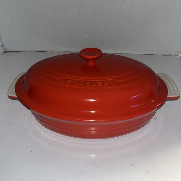 Le Creuset Oval Casserole with a lid 1.8 Quart-Red