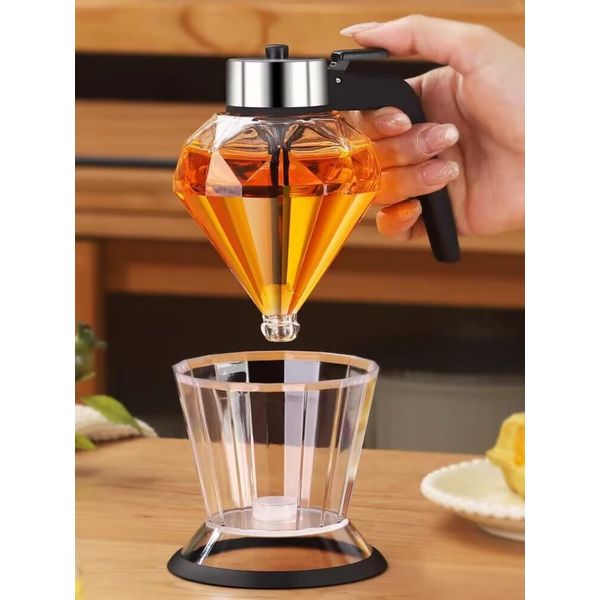 ZNZNANG Olive Oil Dispenser,Honey Dispenser,Diamond Glass Bottle Oil Pot with Stand,Can Be Used for Olive Oil,Honey,Soy Sauce And Cooking Wine And Other Liquids（200ml/6.76oz）