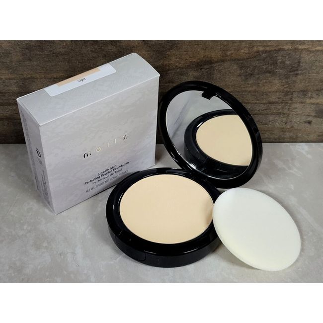 Mally Smooth Skin Perfecting Powder Foundation ~ LIGHT ~ full size NIB