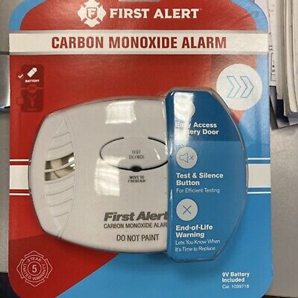 First Alert CO400 Battery Powered Carbon Monoxide Detector _ BRAND NEW