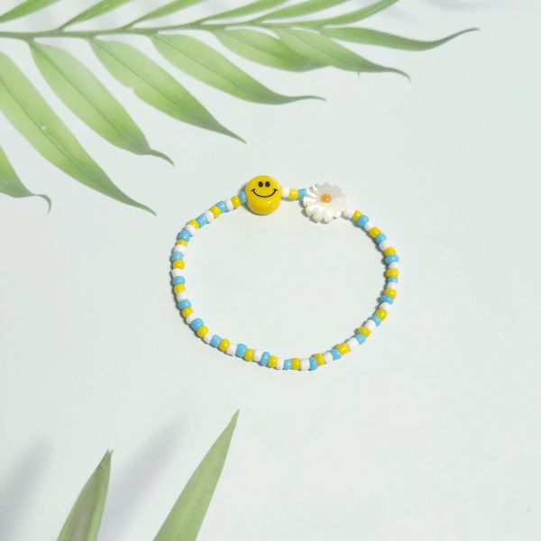 Mother of Pearl Daisy Smile Bead Bracelet Spring Summer Point Coordination Accessory Friendship Bracelet