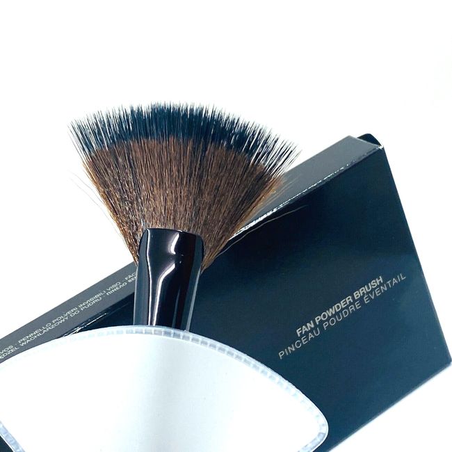 LAURA MERCIER FAN POWDER BRUSH  ~~ HOLIDAY SALE - NIB