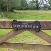Ascalon Sign/Plaque ~ Metal/Cast Iron ~ DOGS, PLEASE CLOSE THE GATE