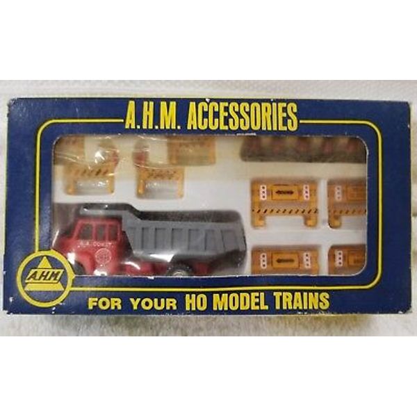 AHM HO TOY MODEL TRAIN CONSTRUCTION SET WITH DUMP TRUCK BARRIERS BOX #5614 (11I)