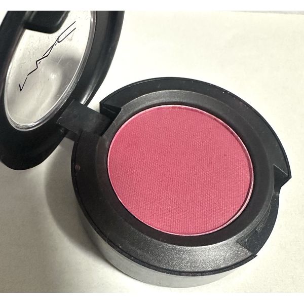 MAC Eye Shadow  POST HASTE Trendy Shade 2025