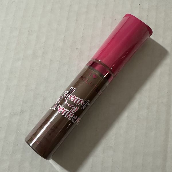 I Heart Revolution Heart Breakers Concealer with Coconut Extract In Hazelnut