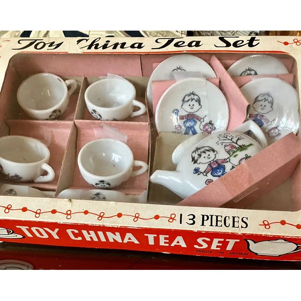 VINTAGE. 13  Pieces Toy China Tea Set in Original Box,no 561 Made In Japan.