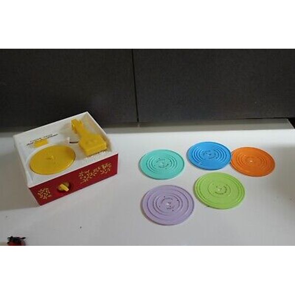 2010 MATTEL Fisher Price Music Box Record Player Musical toy With 5 Records