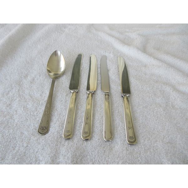 SET OF 4~-VINTAGE~[ NATIONAL SILVER CO. E.P.N.S.]~ 8" Spoon + 9" Dinner Knives!!