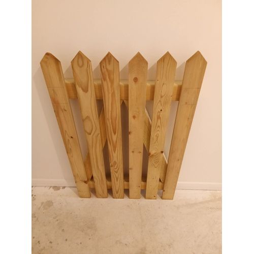 Wooden Spike Top Picket Garden Gate Pedestrian Gate Wooden Pressure Treated 3foot High (90cm High x 105cm Wide x 7 cm Deep)