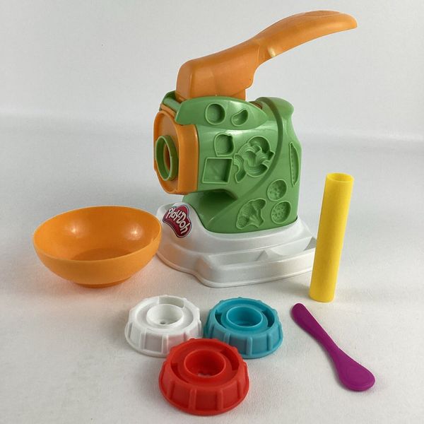 Play-Doh Kitchen Creations Playset Noodle Making Mania Pasta Maker Mold Hasbro