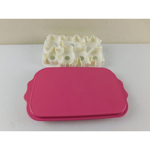 TUPPERWARE Hot Pink & White Jello Mold, 7 Different Animals NEW