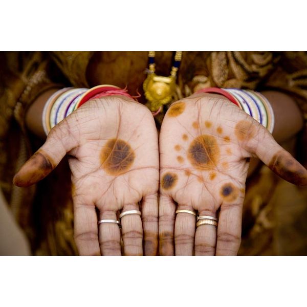 Posterazzi PDDAS10BJY0039 India, Rajasthan. Woman's Hands with Henna Coloring Photo Print, 18 x 24, Multi