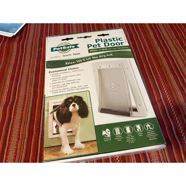 PetSafe Plastic Pet Door Small Dogs 1-15 lbs White Flap Opening PPA00-10958 NEW!