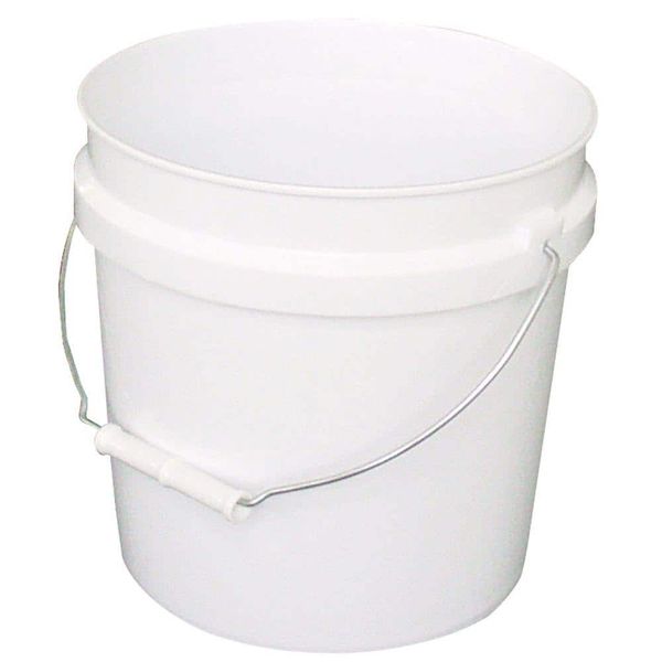 2 Gallon Plastic Paint Bucket with Handle White NEW