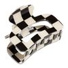 L. Erickson Odessa Claw, Amuse