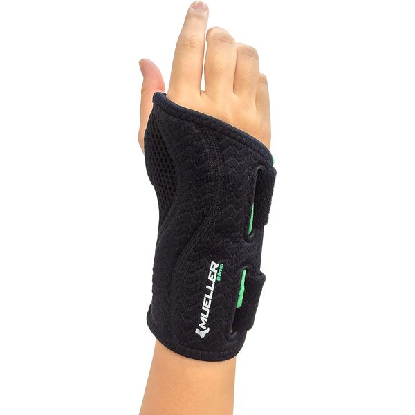 Mueller 55028 Right Hand Fit Wrist Brace S-M Size (Wrist Circumference 4.7 - 7.9 inches (12 - 20 cm)