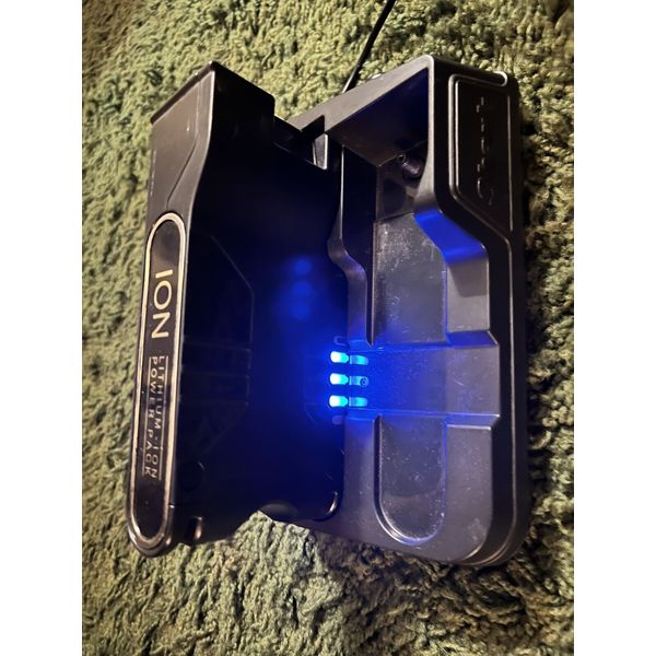 Shark Vacuum XBAT200 ION Power Dual Lithium-Ion Battery Charger  And 1 Batterie