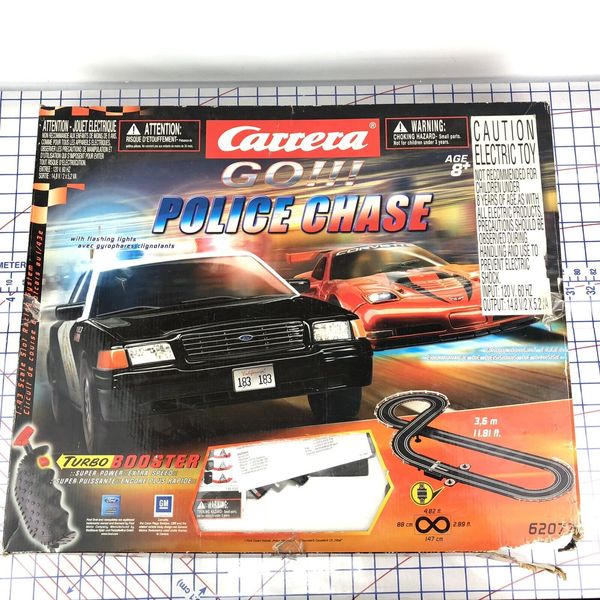 Carrera Go Slot Car Racing Set Police Chase Corvette C5 Ford Crown Vic 62077