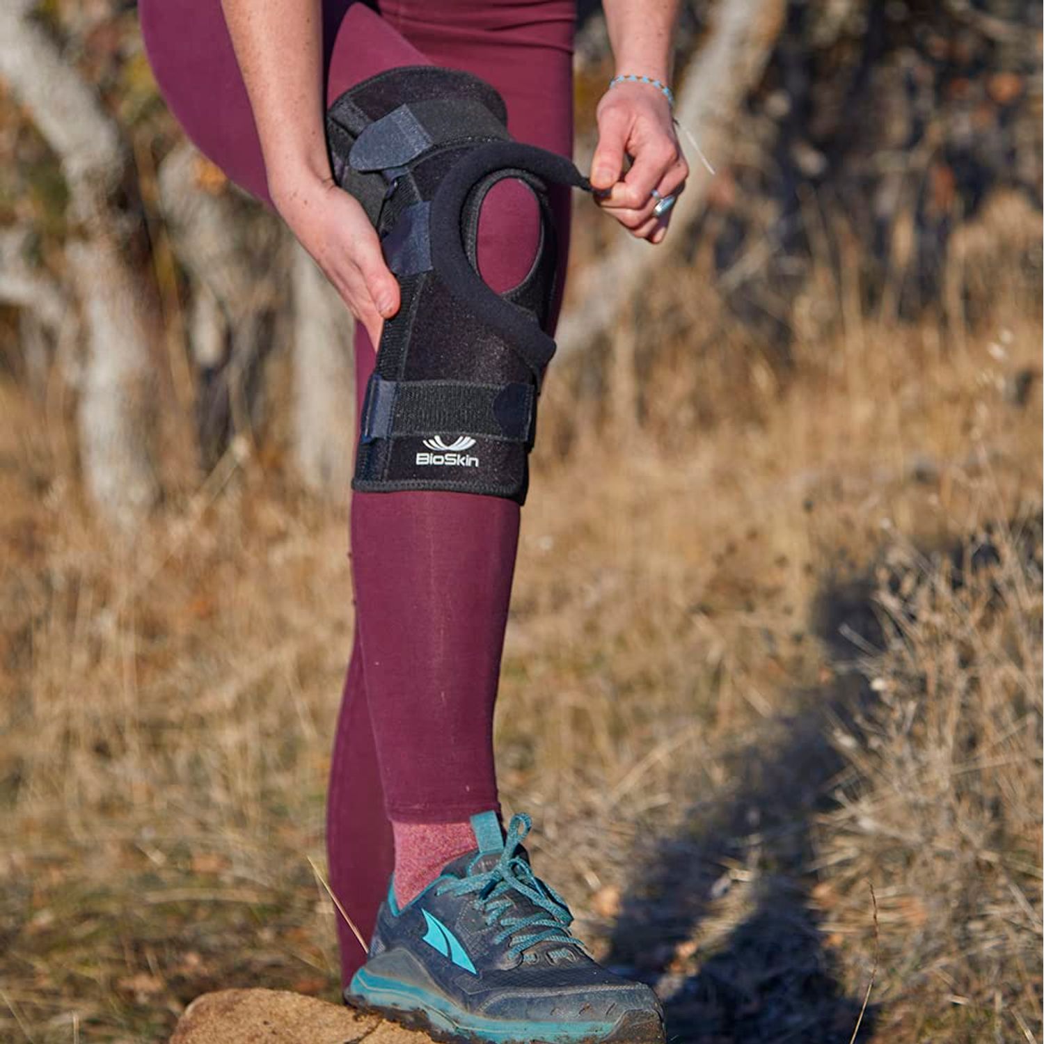 BioSkin Wraparound Patella Stabilizer Knee Brace for Patellofemoral Pain, Patella Tracking Disorders, Dislocation, and Subluxation, Left or Right Kneecap Tracking (S)