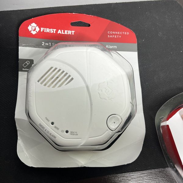 First Alert Smoke & Carbon Monoxide Alarm 2-in-1 Protection 1039807 Brand New