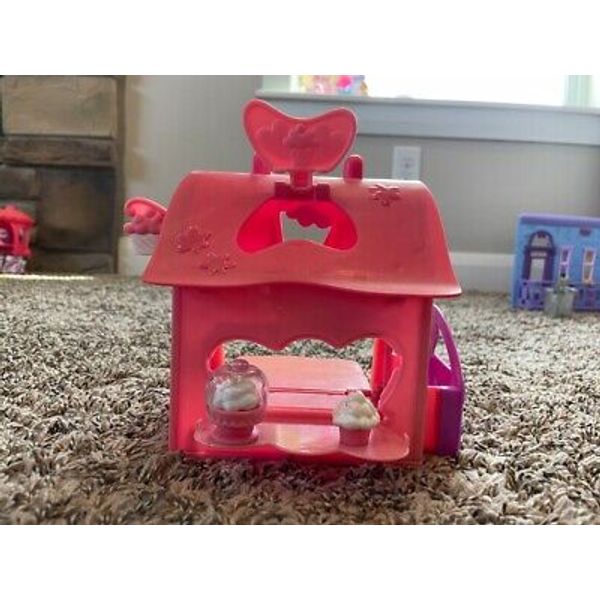 Zhu Zhu Pet Pink Cupcake Shop Toy Playset (Great for Littlest Pet Shop!)