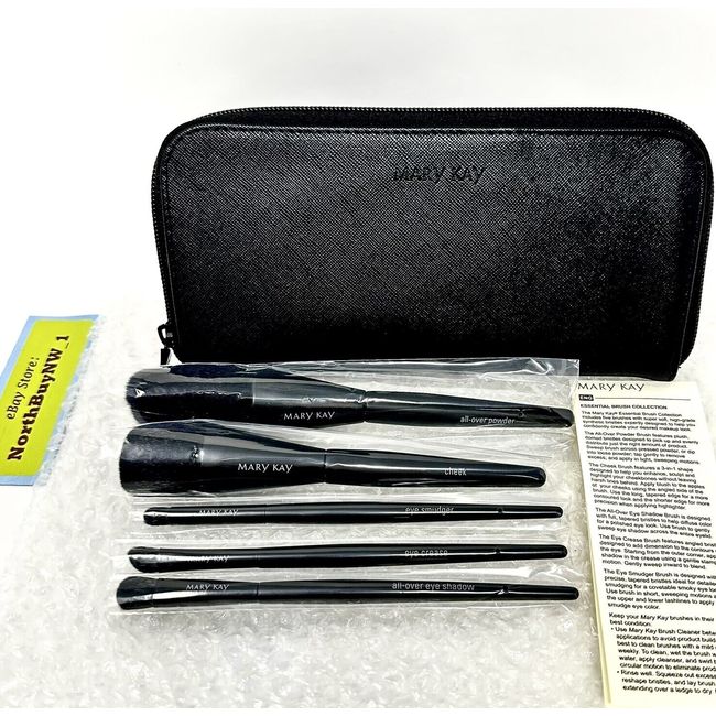 NEW Mary Kay Essential Brush Collection 5 BRUSH SET Brushes Makeup Bag Clutch