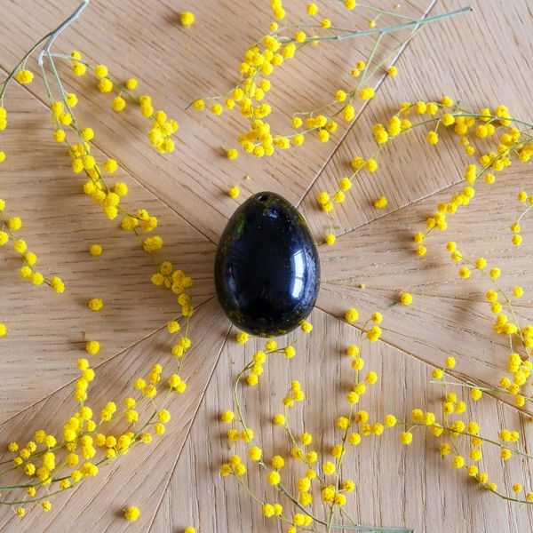 Obsidian Yoni Egg - Medium - Hole