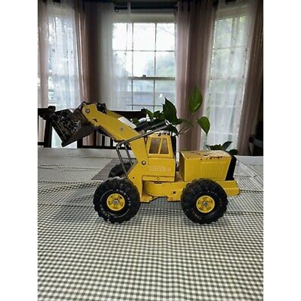 VINTAGE YELLOW MIGHTY TONKA FRONT LOADER  XMB 975