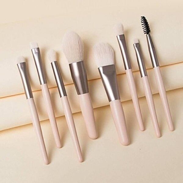 Makeup Brush Set of 8 with Pouch_WBE2BC7