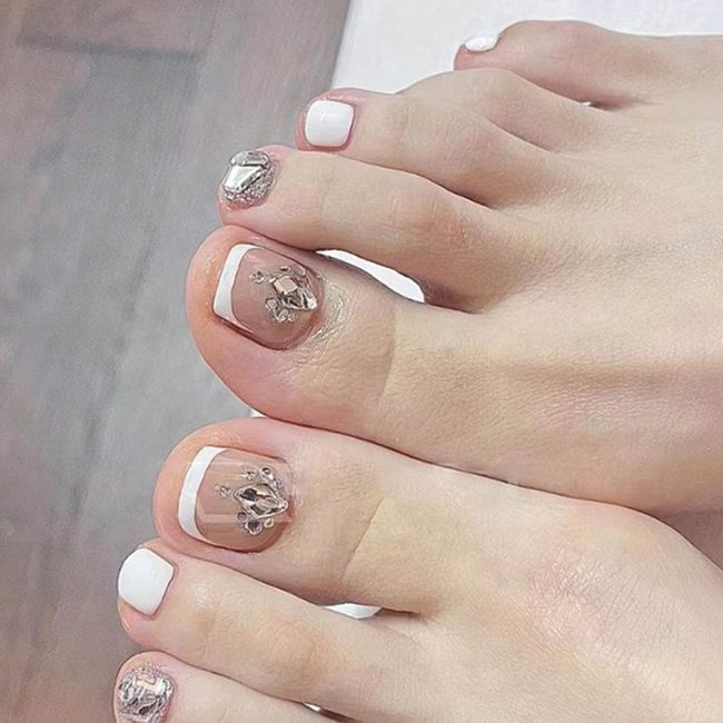 SINLOV Square Fake Toenails Nude Pink Crystal Shiny Rhinestone Print on False Toe Nails Short Full Cover False Artificial Toenails Nails for Women and Girls