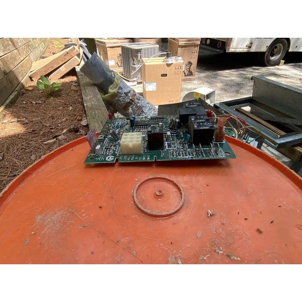 Goodman B18099-13   Furnace Control Circuit Board