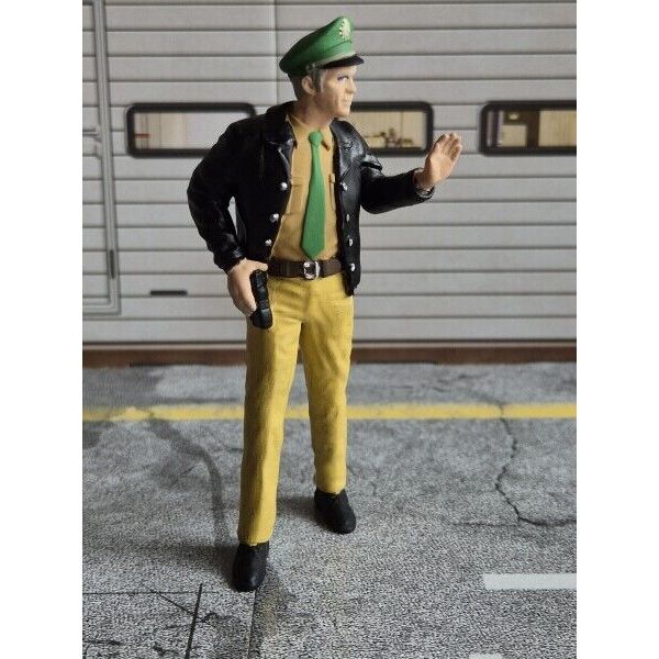 Policeman 1 Green German Police 90s Figure 1:18 Model Car Diorama Accessories-