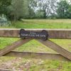 Ascalon Sign/Plaque ~ Metal/Cast Iron ~ DOGS, PLEASE CLOSE THE GATE