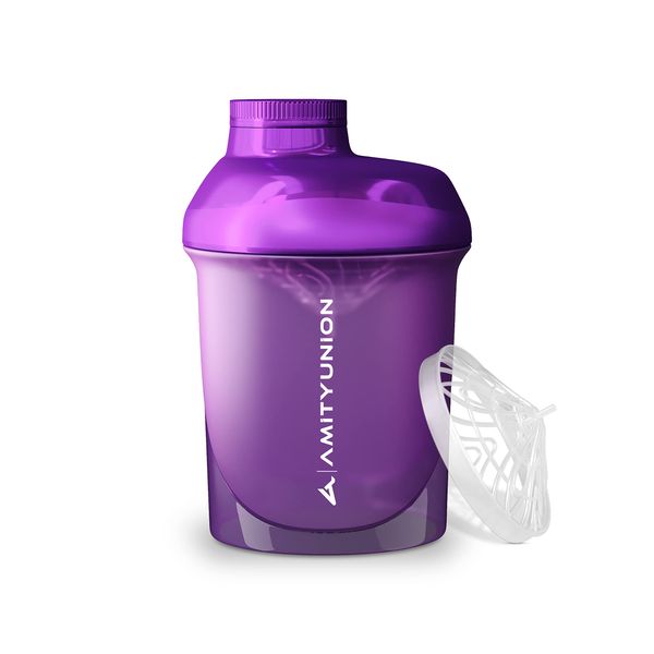 AMITYUNION Protein Shaker Lila Deluxe 400 ml - Eiweiß Shaker auslaufsicher - BPA frei mit Sieb & Skala für Cremige Whey Proteinpulver Shakes - Gym Fitness Becher für Isolate Sport Konzentrate