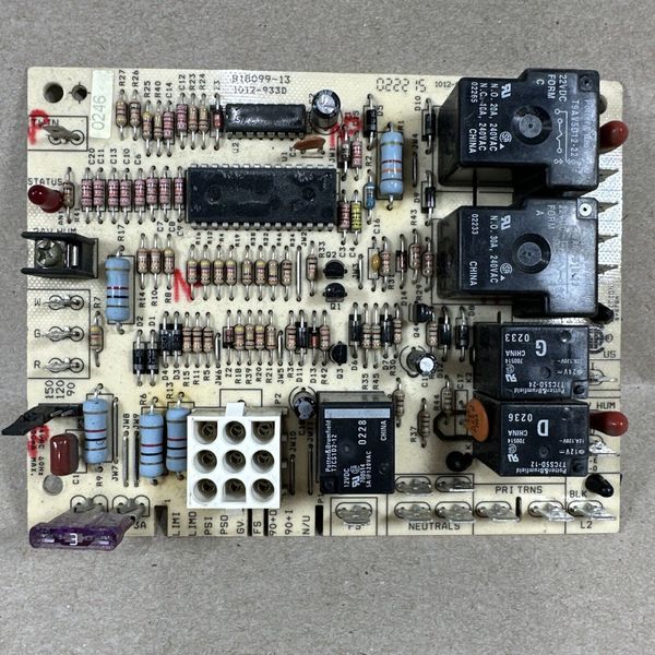 Goodman B18099-13 1012-933D Furnace Control Circuit Board. (D75)