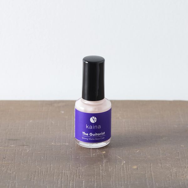 Kaina The Guitarist Resin that allows oxygen to pass through the nails to reduce the feeling of closing your nails. Quick drying, discreet matte finish. Developed in collaboration with renowned professional guitarists and 30 years nail experts. Long selle