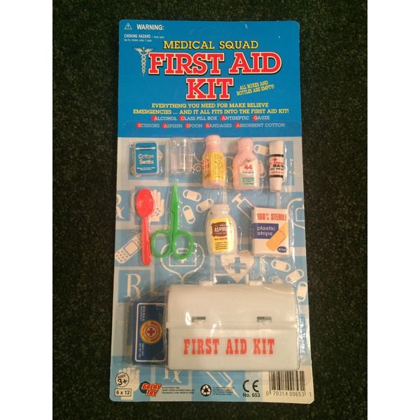 RARE FACTORY SEALED, 1996 UNPUNCHED GORDY TOY CHILDS MEDICAL SQUAD FIRST AID KIT